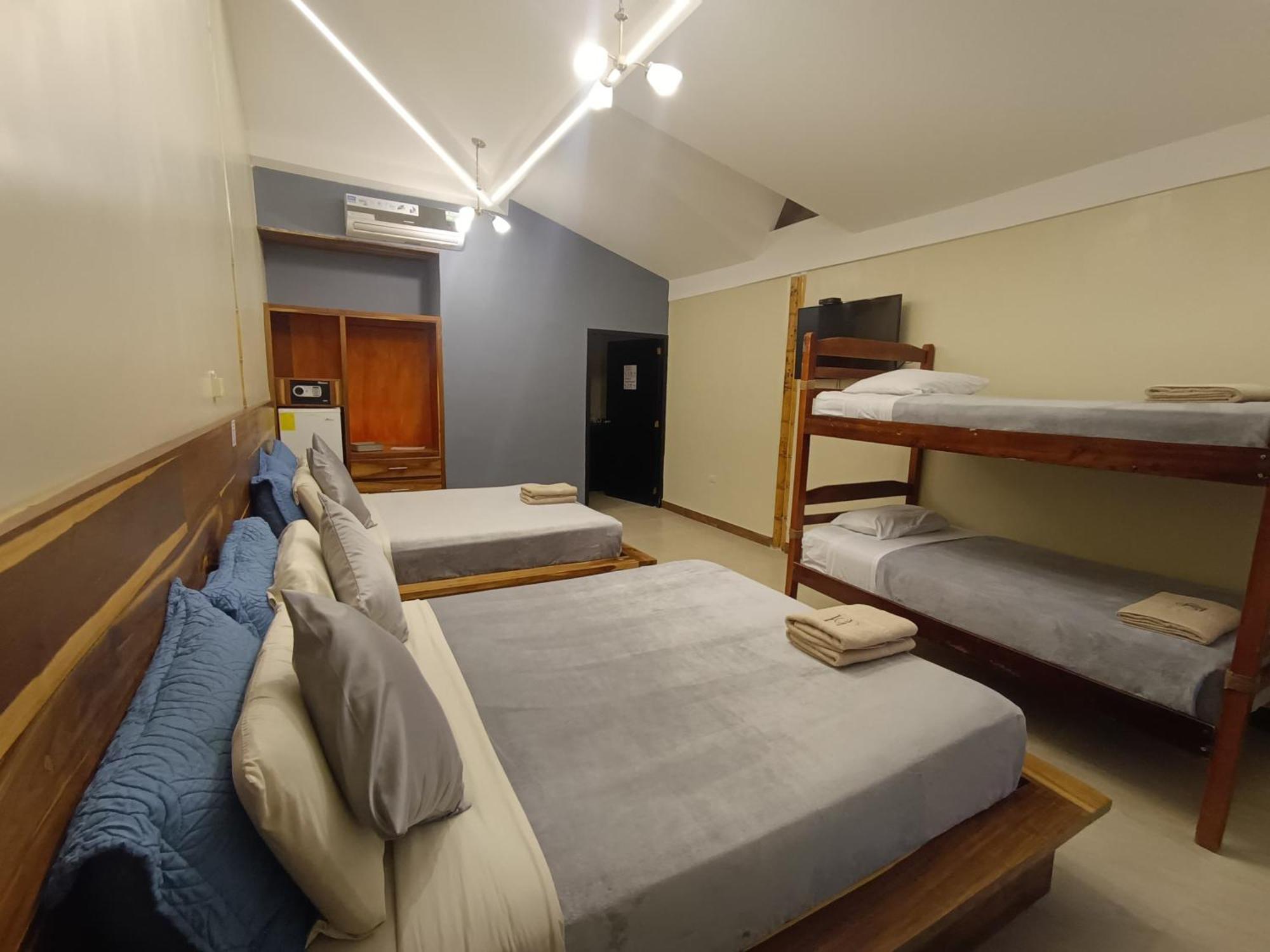 Hotel Berlin International Puerto Lopez Luaran gambar